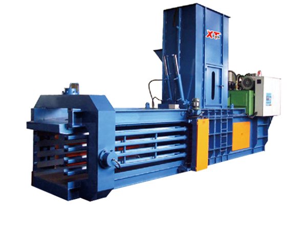 Large, Medium and Small sized Semi-Automatic Balers With Closed Gate XTPack