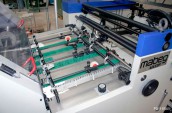 Suction belt table